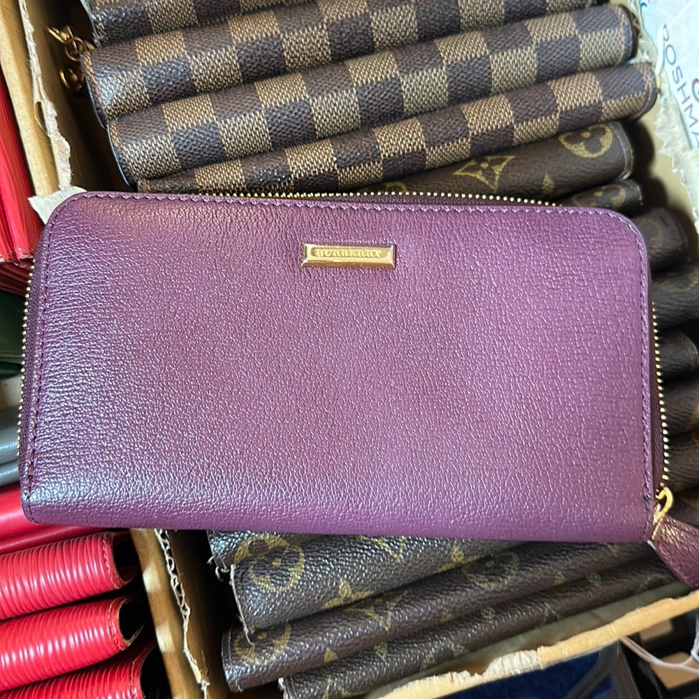 00545106# Burberry long purple wallet